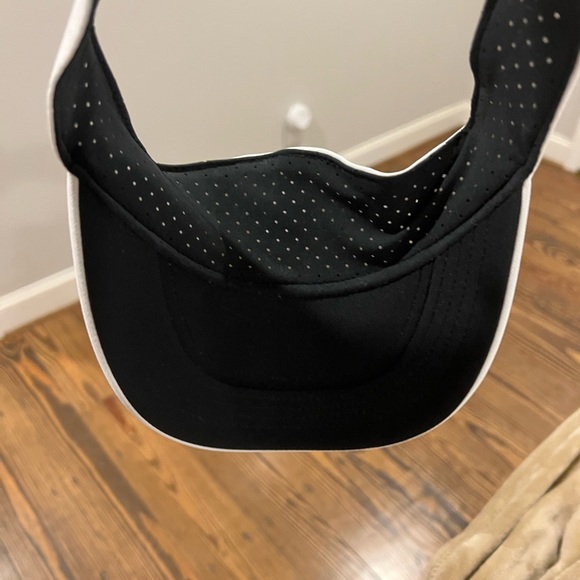 Two white Nike visors - Picture 9 of 11